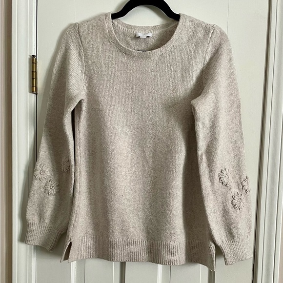 NWOT J. Jill Crew Neck Sweater With Knitted Flowers On Sleeves Size Small
